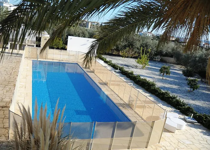 Luxury 6 Bedroom Villa With Privet Pool In Paphos