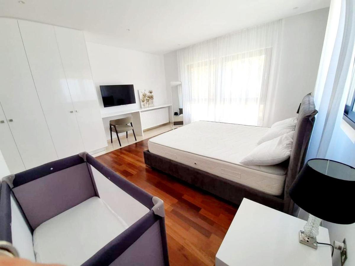 Willa Luxury 6 Bedroom With Privet Pool In Pafos
